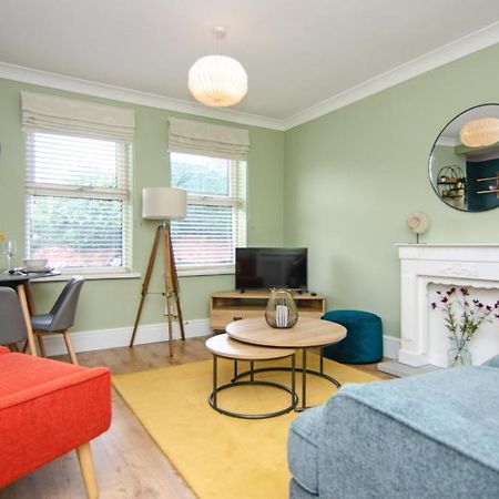 Cosy Lichfield Apartment ภายนอก รูปภาพ