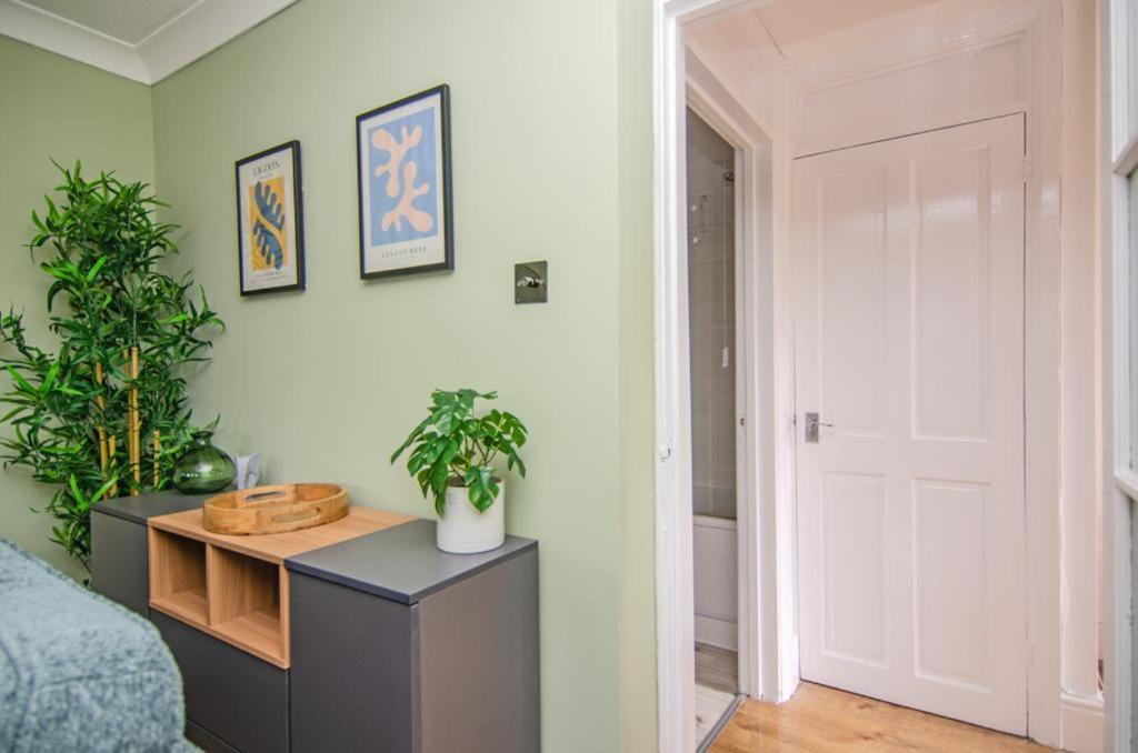Cosy Lichfield Apartment ภายนอก รูปภาพ