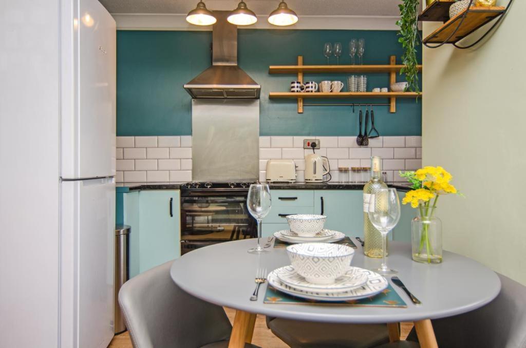 Cosy Lichfield Apartment ภายนอก รูปภาพ