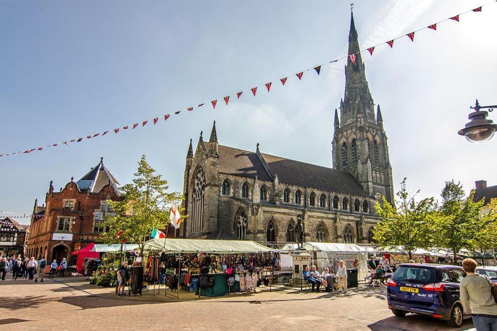 Cosy Lichfield Apartment ภายนอก รูปภาพ