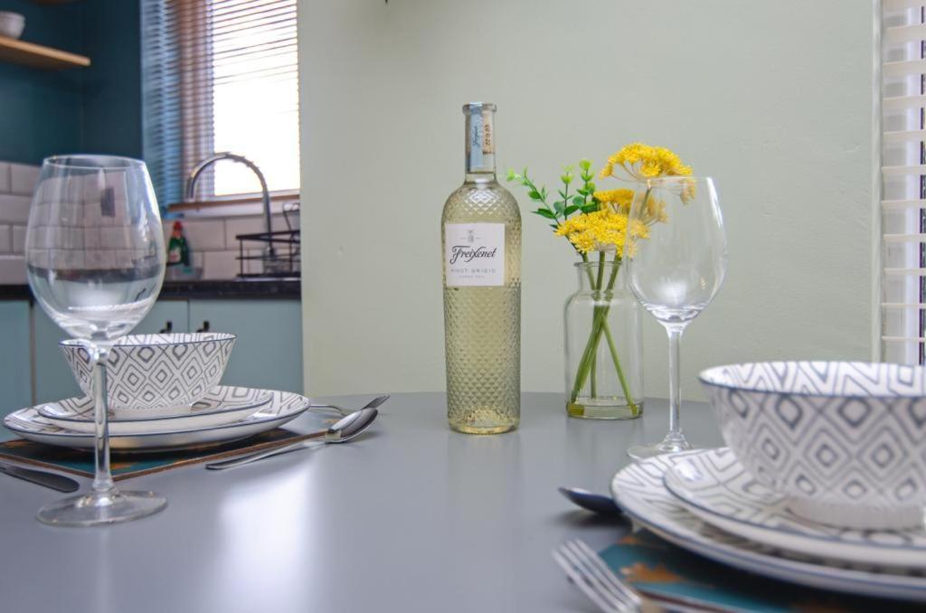 Cosy Lichfield Apartment ภายนอก รูปภาพ