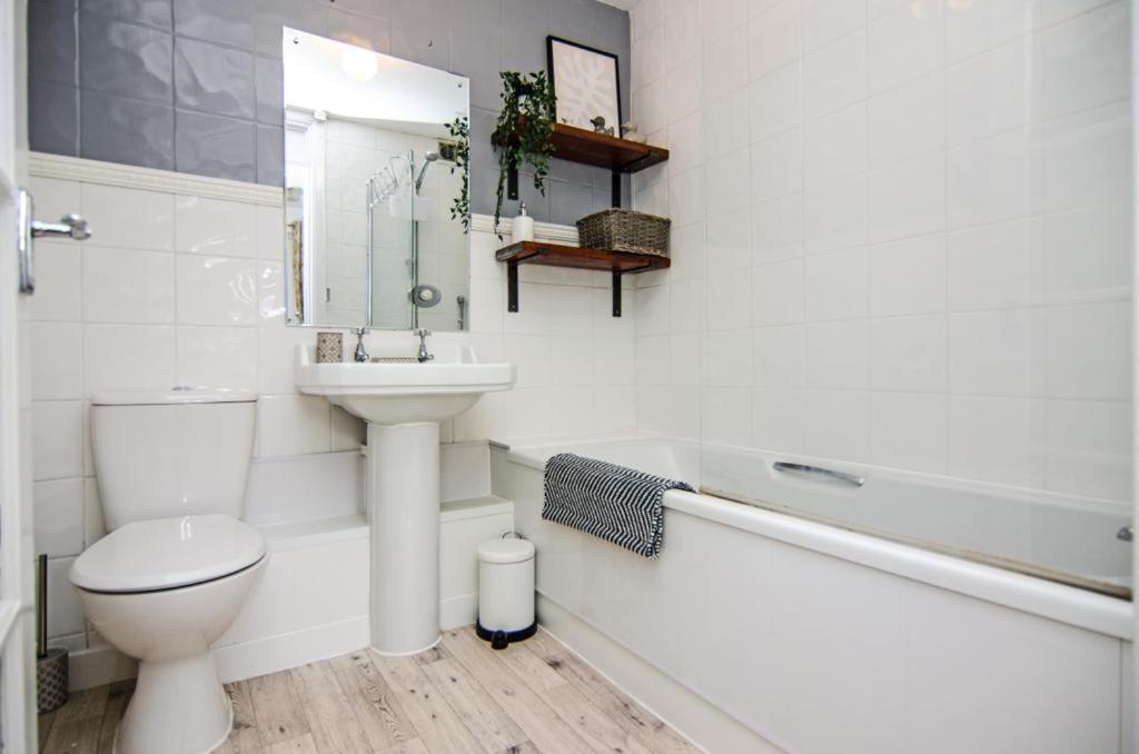 Cosy Lichfield Apartment ภายนอก รูปภาพ