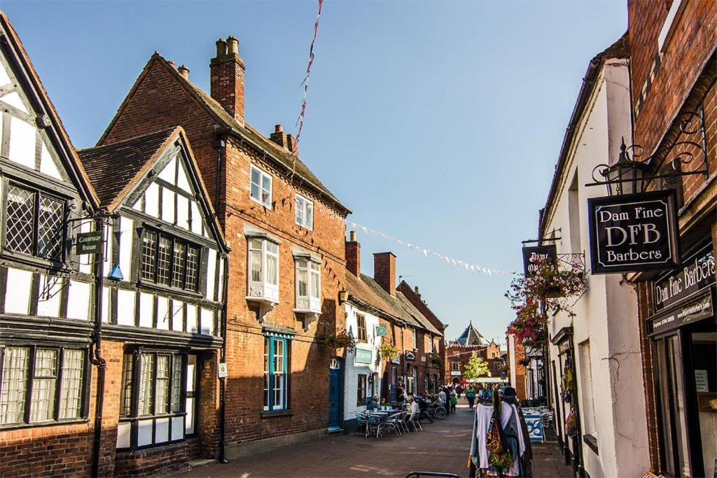 Cosy Lichfield Apartment ภายนอก รูปภาพ