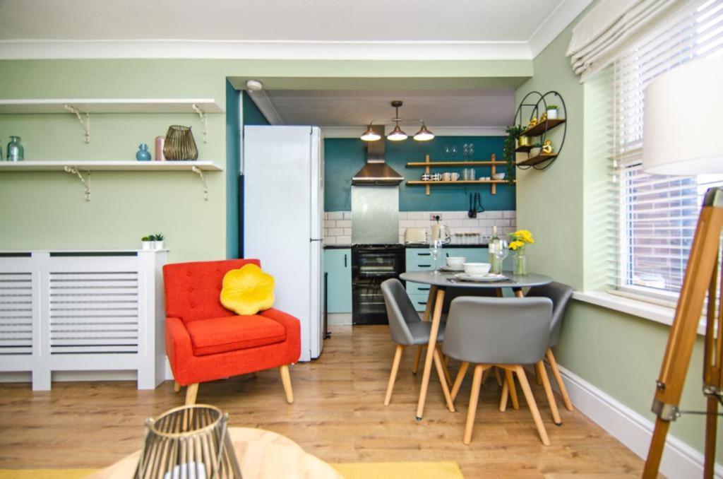 Cosy Lichfield Apartment ภายนอก รูปภาพ