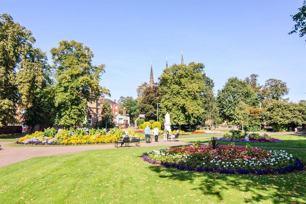 Cosy Lichfield Apartment ภายนอก รูปภาพ