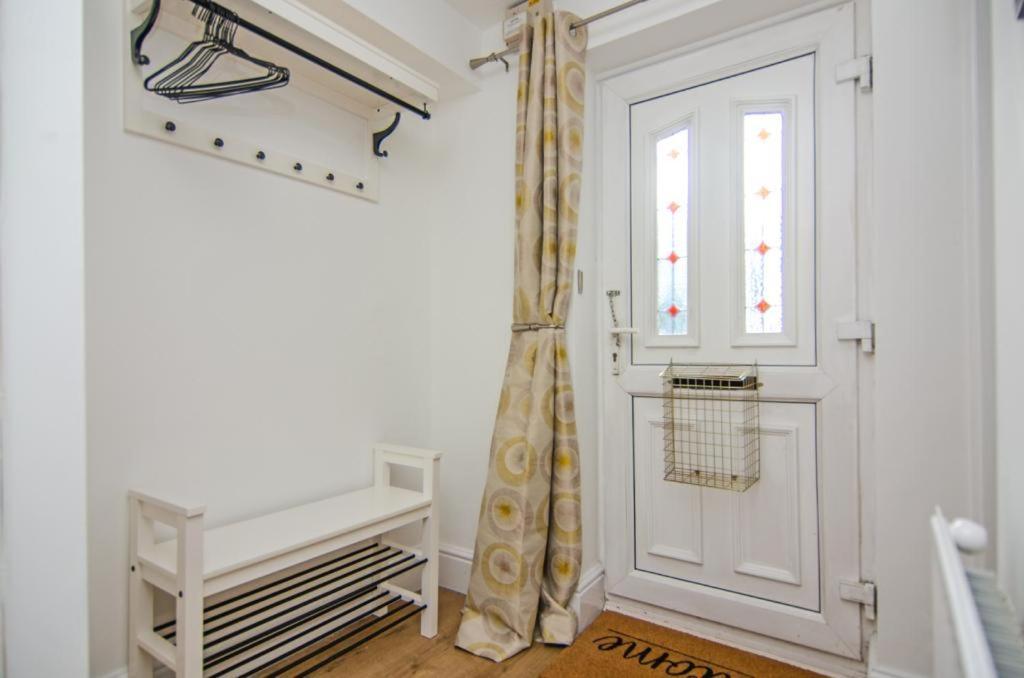 Cosy Lichfield Apartment ภายนอก รูปภาพ