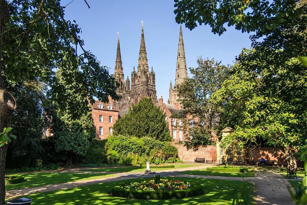 Cosy Lichfield Apartment ภายนอก รูปภาพ
