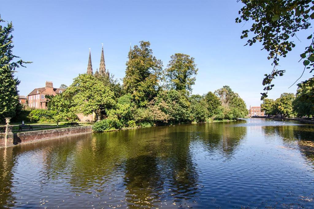 Cosy Lichfield Apartment ภายนอก รูปภาพ